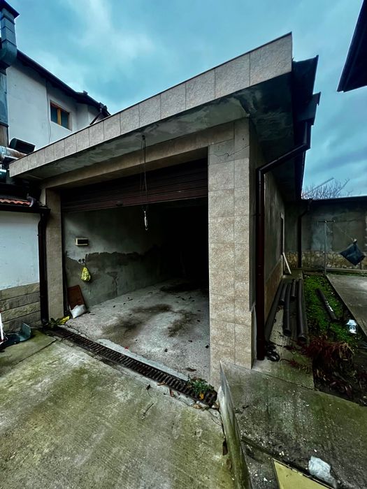 Паркомясто само за Мотори