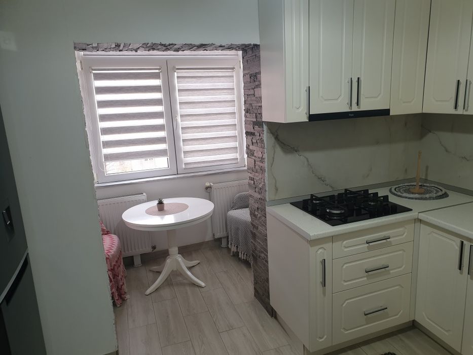 Apartament cu 3 camere decomandat,  renovat, mobilat si utilat