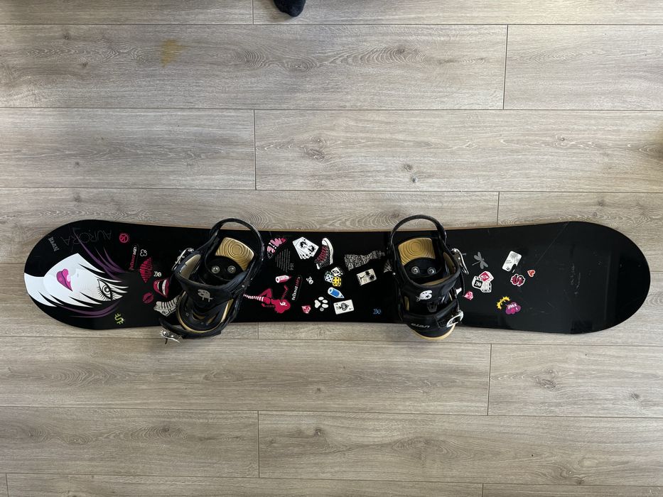 Сноуборд продам крпелние +борд + ботинки