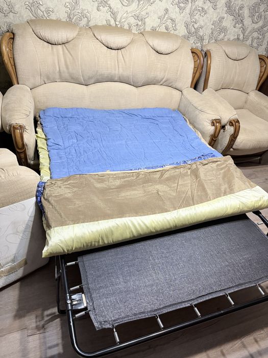 Продам комплект диван и два кресла