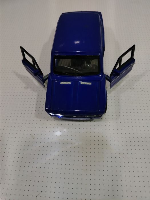 Детская модельная машинка москвич