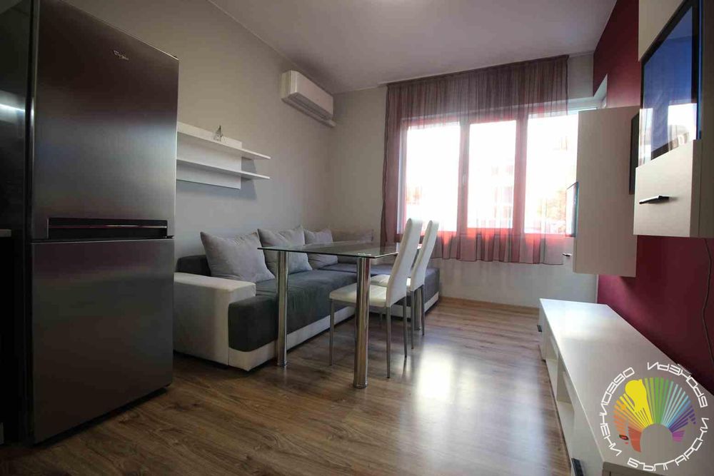 Дава се под наем Тристаен апартамент в Бургас, Център - 68 кв.м за 550 € - Снимка #3