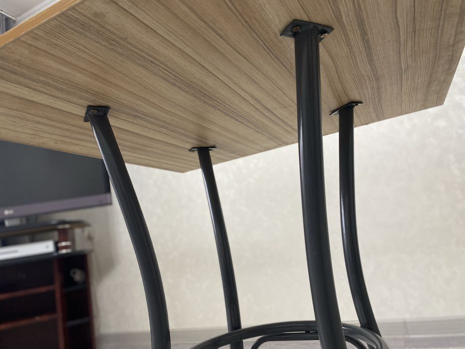 Обеденный стол хорошего качества