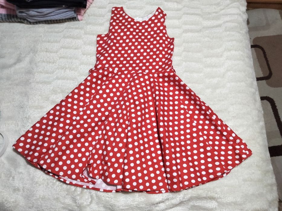 Продам платья на девочку