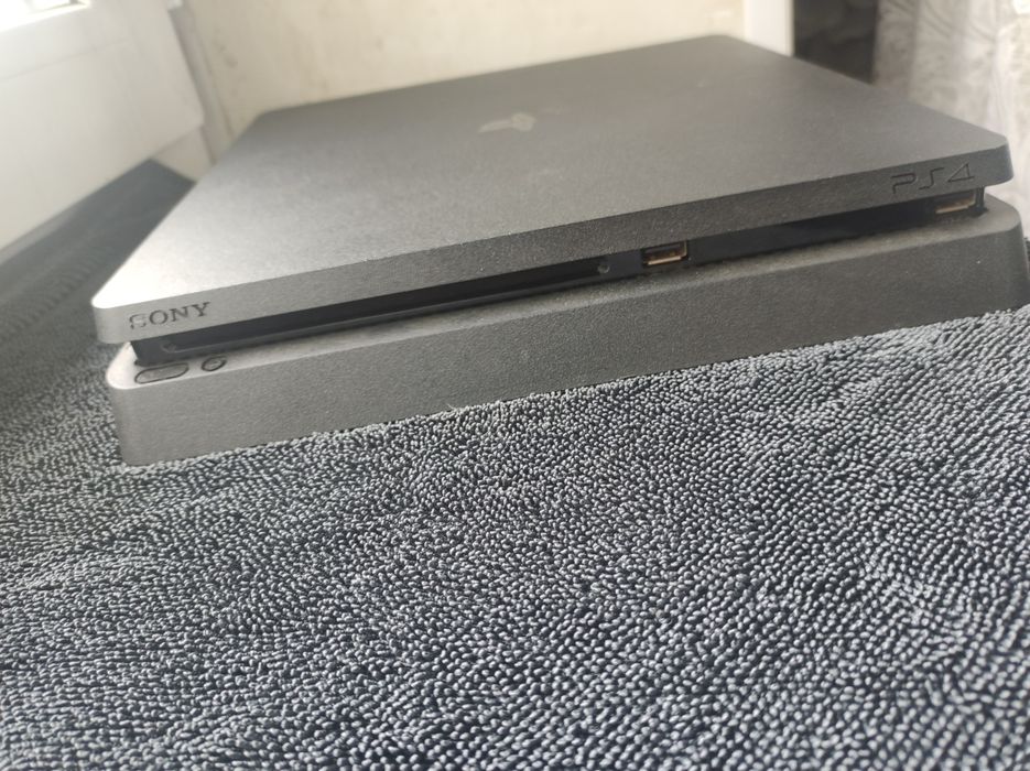 Playstation 4 slim
