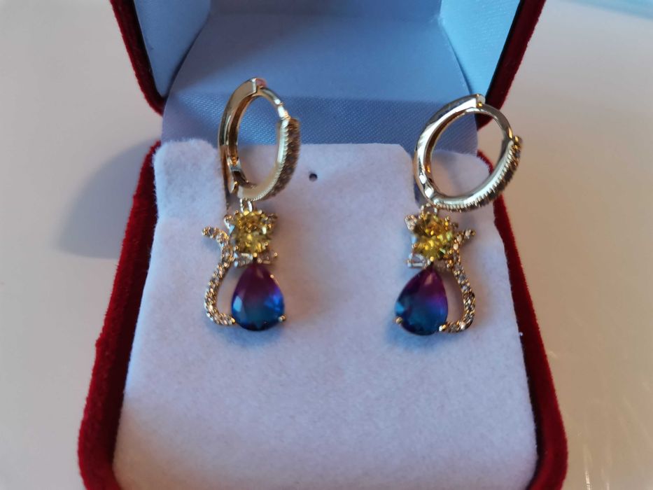 cercei din cristale include cutia