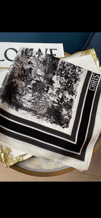 Eșarfă Christian Dior, 100% mătase, 70x70cm, preț fix