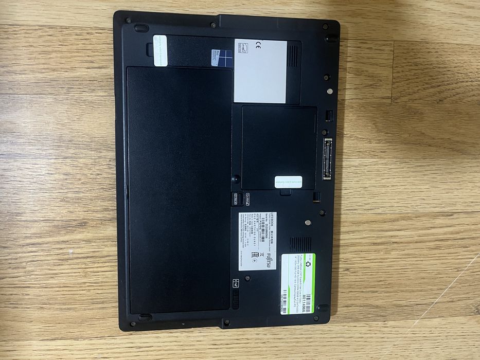 Лаптоп Fujitsu Lifebook U474