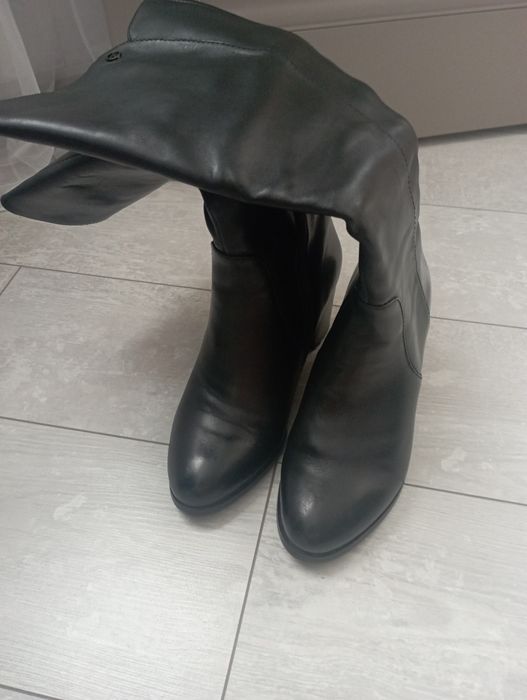 Продам женские сапоги новые.