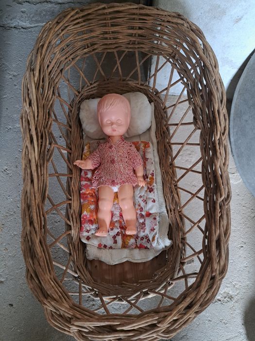 Детско кошче с кукла