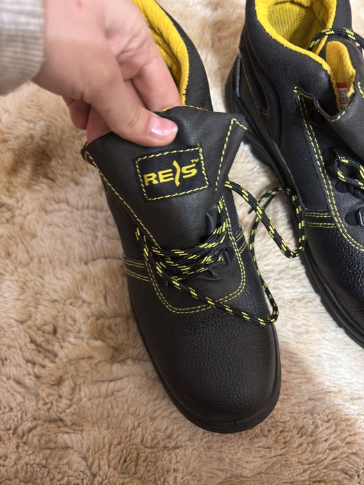 Bocanci NOI de protectie BRYERS/ marimea 45