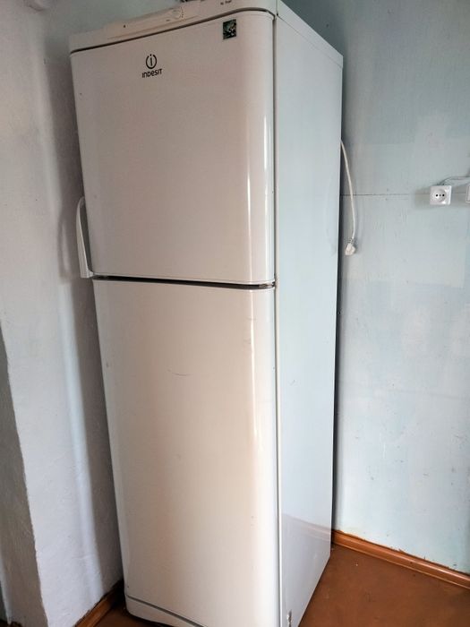 Продам холодильник