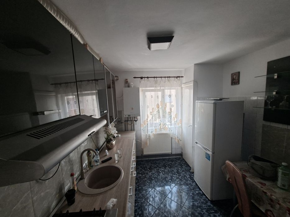 Proprietar vând apartament 2 camere, 54 mp, mobilat și utilat,  zona Dâmbovița – 82.000 €