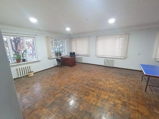 Здание офис помещения под гостиницу, детский сад, школа  итд