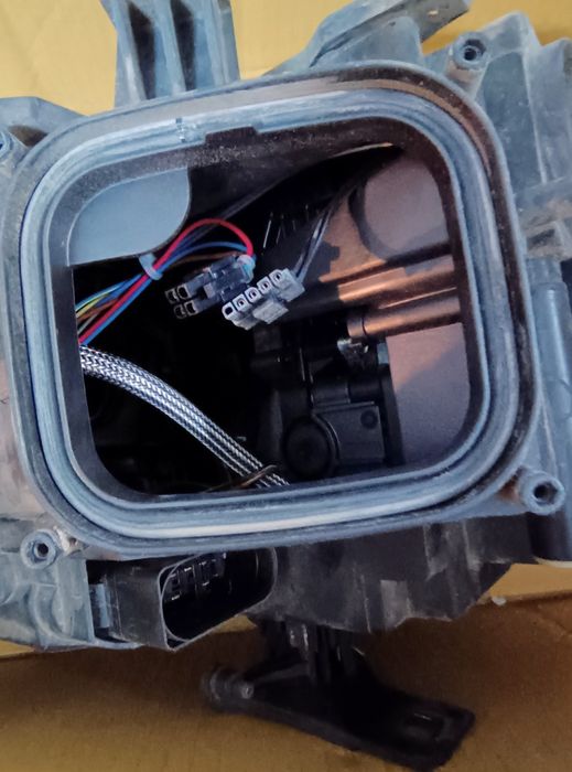 Ляв фар Ауди а4 б8