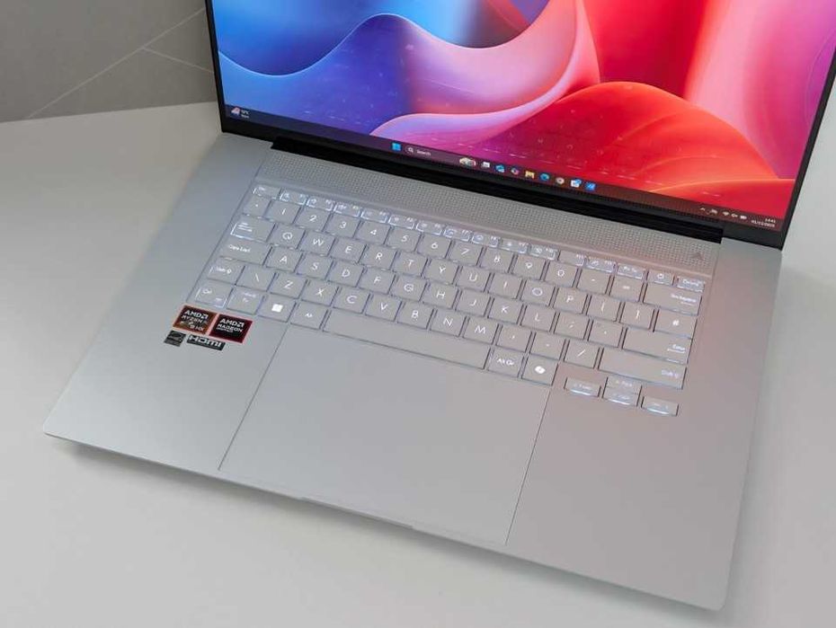 Ryzen AI 9 HX 370/32GB RAM/1TB/16 2.8K 120Hz OLED touch/ASUS Zenbook