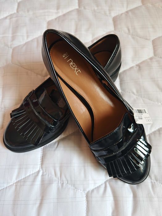Нови обувки Next