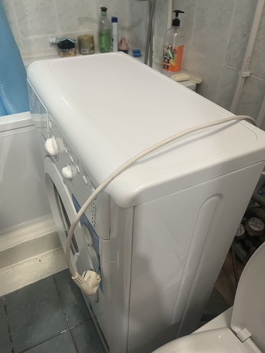 Продам стиральную машину Indesit б/у