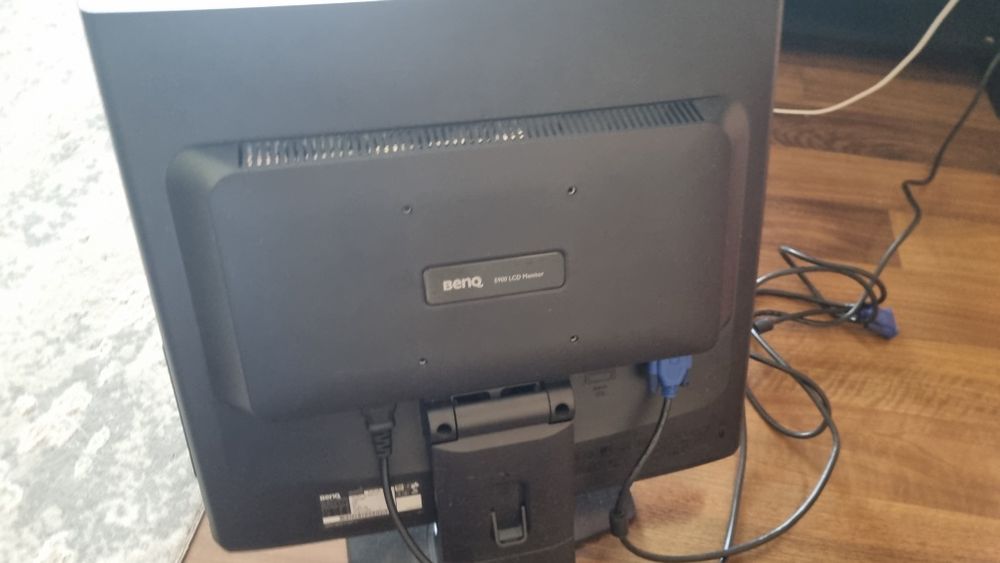 monitor LCD marca BenQ, modelul E900 (cod model: ET-0011-B)