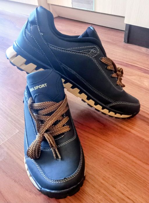 Мужские кроссовки продам