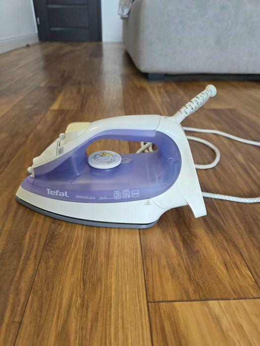 Електрическа ютия TEFAL