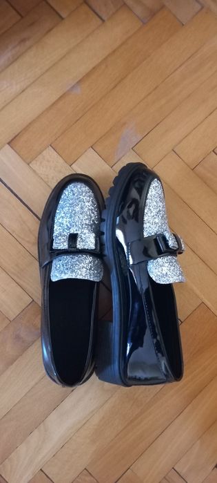 Лачени обувки  нови