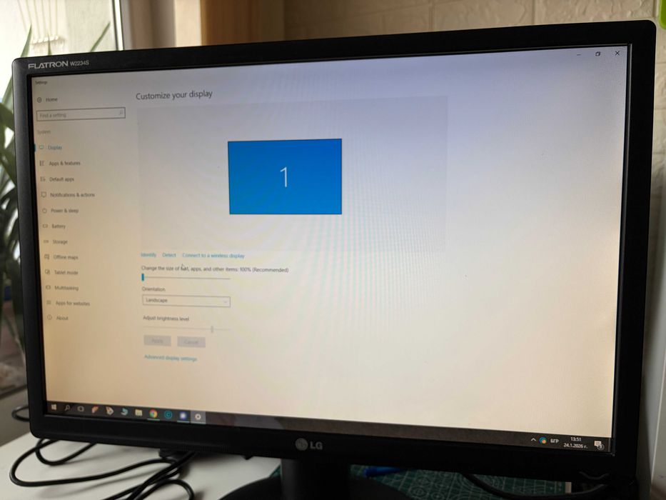 Продавам монитор 22" LG 2234S-BN
