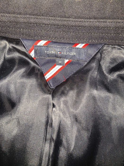 Продавам оригинално мъжко палто Tommy Hilfiger