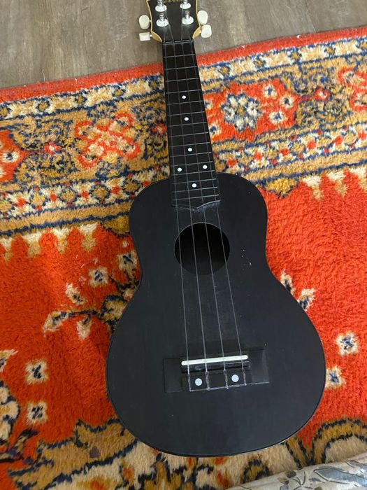 Продаю укулеле в хорашом состаяни