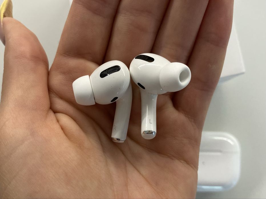 AirPods Pro (1-во поколение) - Работят отлично, без Noise Cancellation