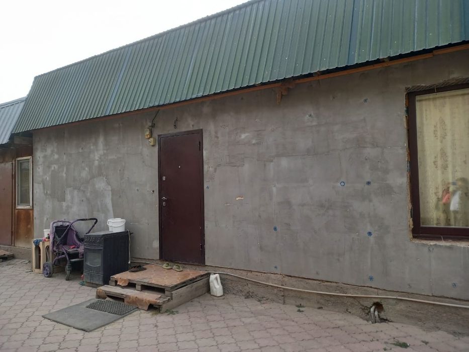 Дом в поселке городского типа [Байсерке]