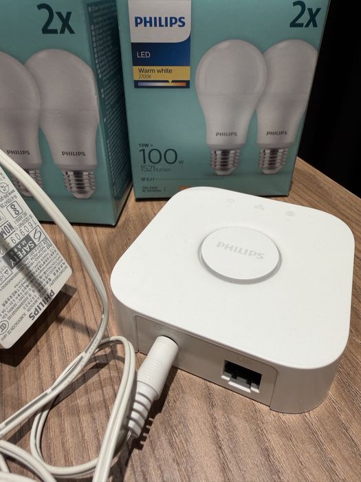 Philips Hue – Bridge + 5 becuri smart
