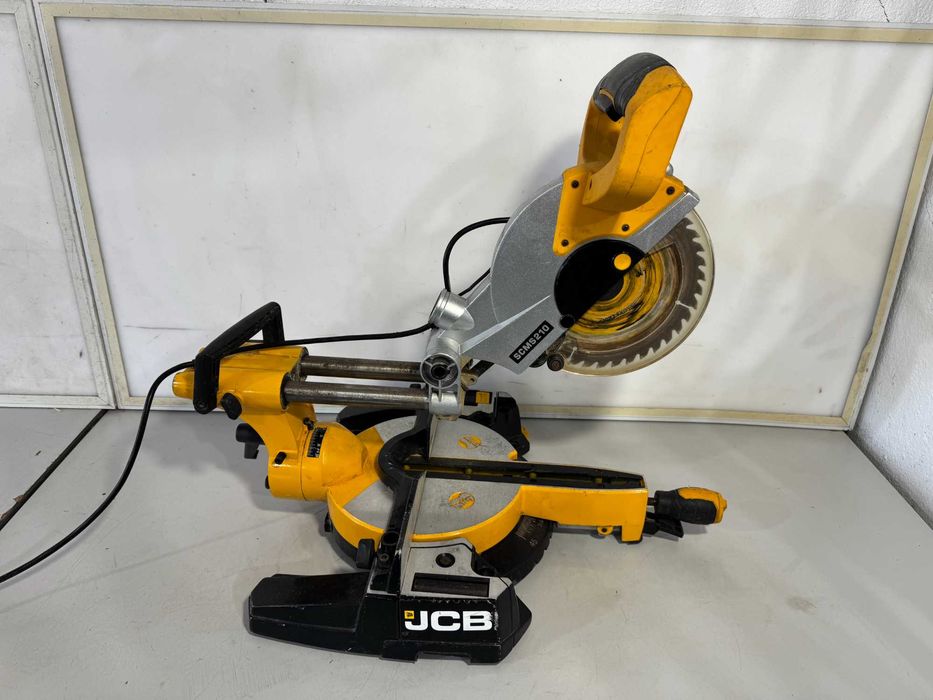 Циркуляр пендула - JCB 1400 W / 210 mm