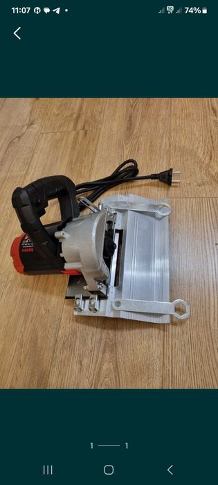 Продам новый плиткорез под 45 гр .можно и прямой рез.