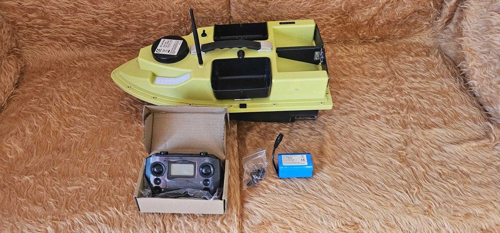Navomodel de plantat D19 GPS GALBEN original Shenzhen Goubin • 4 Cuve (2kg) • Telecomandă LCD 99 puncte • Pachet Complet + Geantă