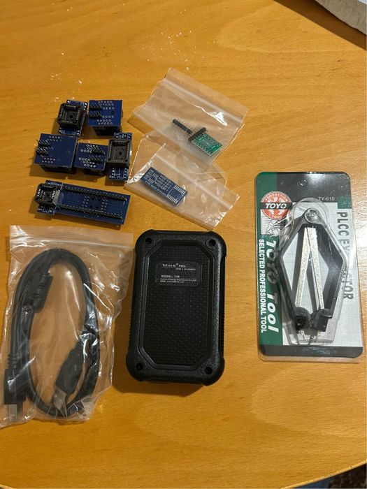 Програматор XGecu T48, TL866 с комплект адаптери