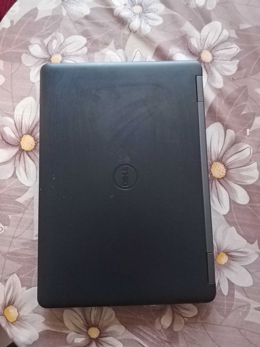 Лаптоп компютър dell