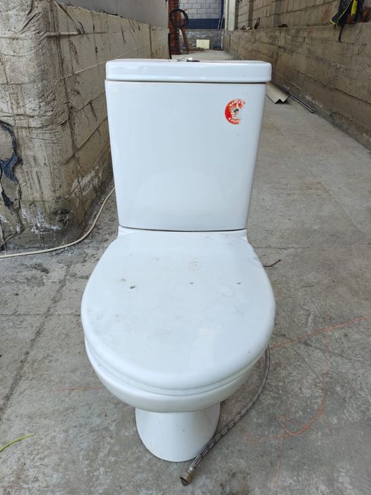 Продам 2 Унитаза Б/У, в хорошем состоянии