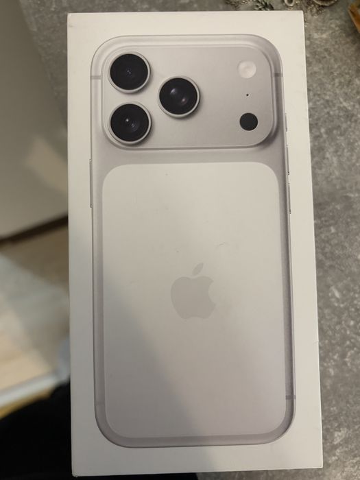 Айфон 17 про Silver 512GB