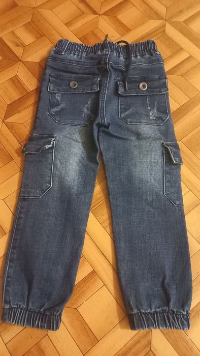Продам детский джинсы