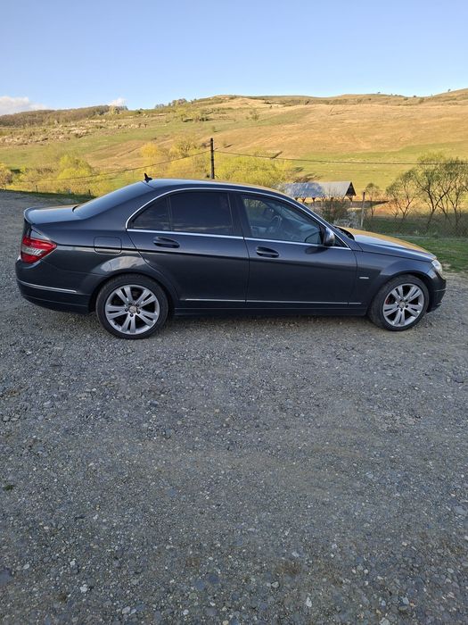 Mercedes-Benz C200 Kompressor Avantgarde | 184 CP | Navigație | Scaune Încălzite | Harman Kardon