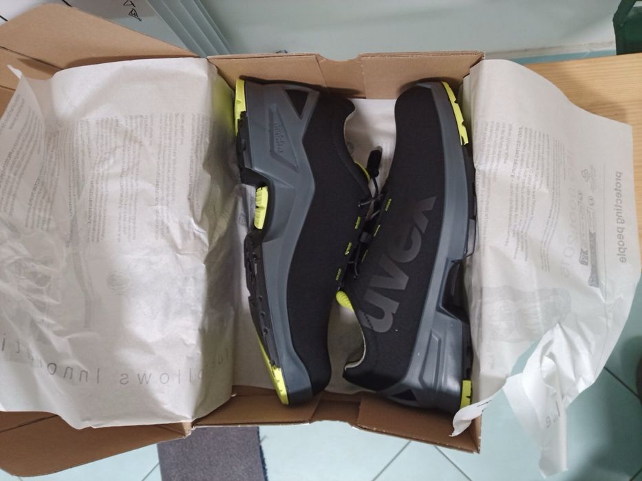 Работни обувки UVEX