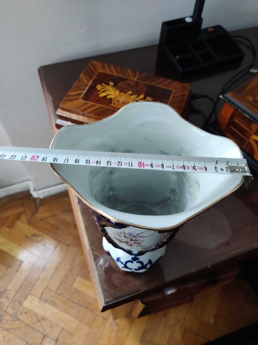 Vaze portelan romanesc lucrate manual Curtea de Arges / Cluj