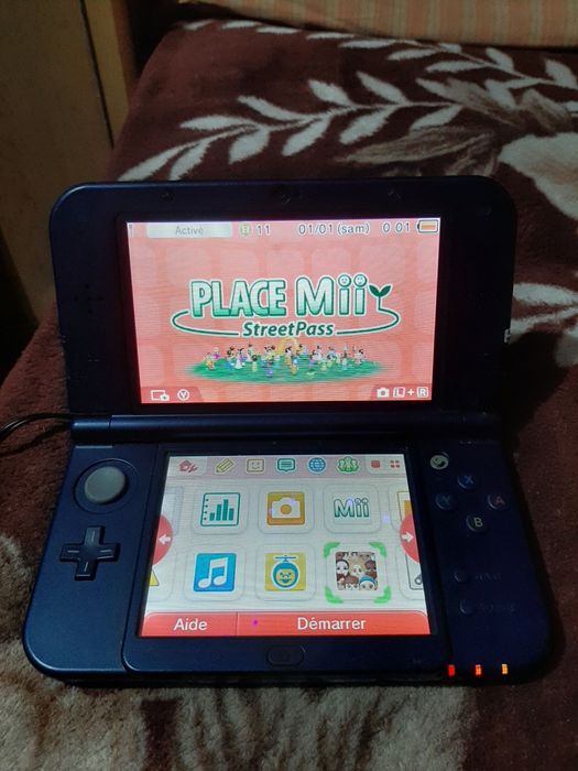 Vând New Nintendo 3ds XL blue în stare bună estetică impecabil