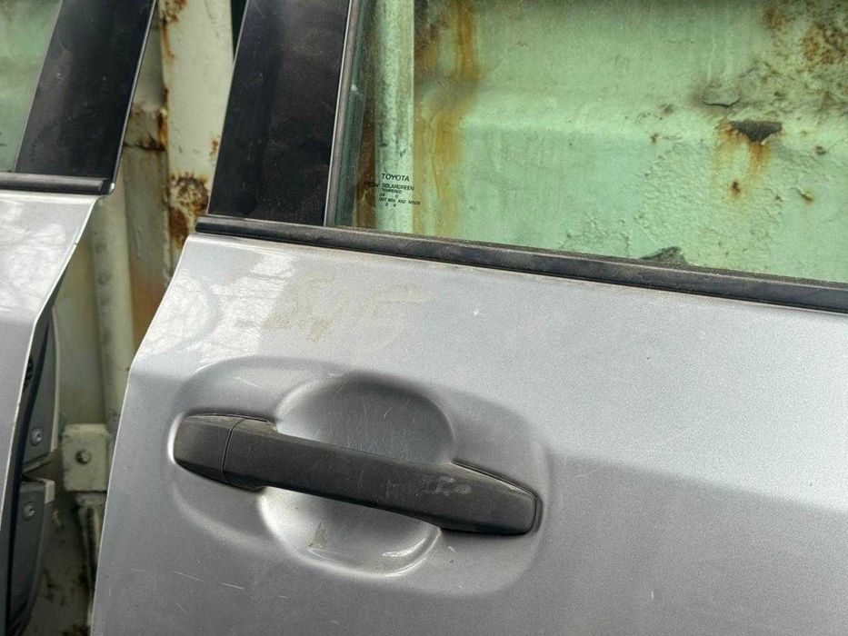 Двери Toyota Sienna