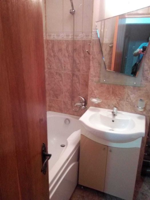 Proprietar ofer spre închiriere garsoniera.