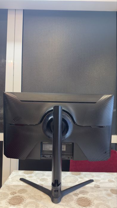 Vand monitor Samsung G4 Odyssey 27” 240hz