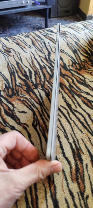 Продавам Microsoft book 3 32GB 1TB