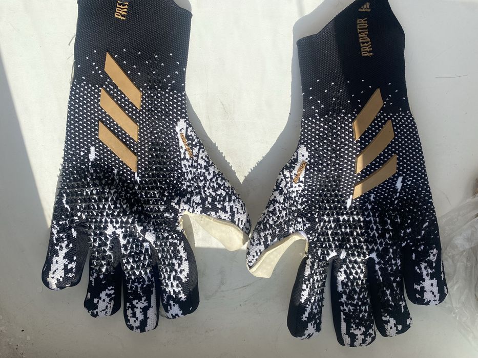 Продам перчатки PREDATOR