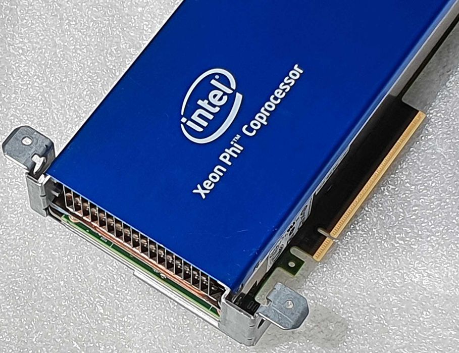 Ето го звярът 57-ядрен Intel Xeon ко-процесор 228 Threads (PCIe карта)